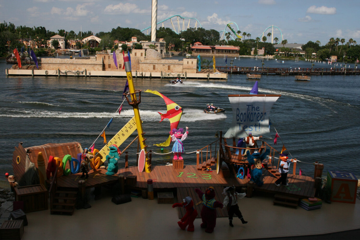 Red Delta low pass over "Elmo and the Bookaneers" Stage